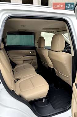 Внедорожник / Кроссовер Mitsubishi Outlander 2016 в 