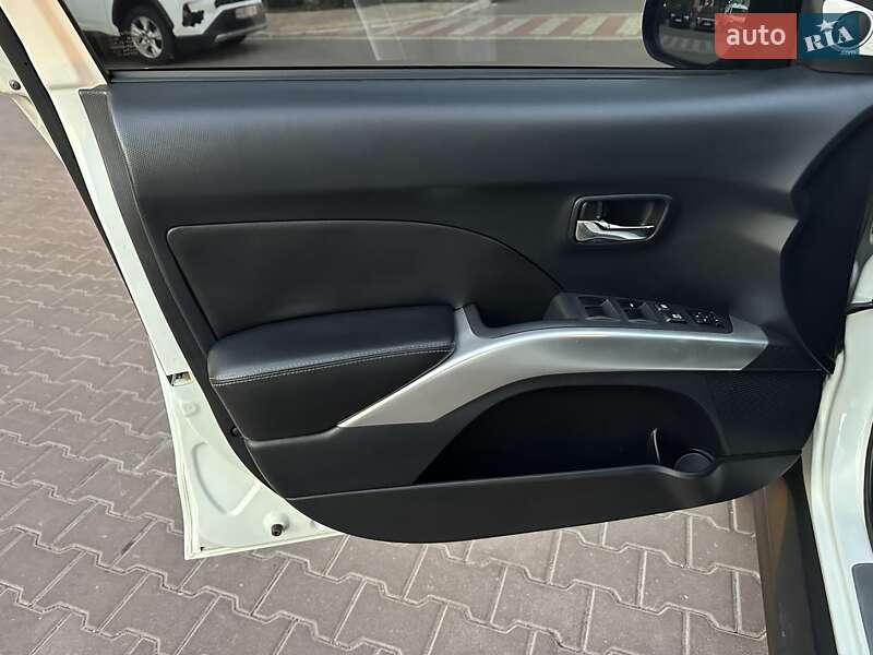 Внедорожник / Кроссовер Mitsubishi Outlander 2010 в Киеве
