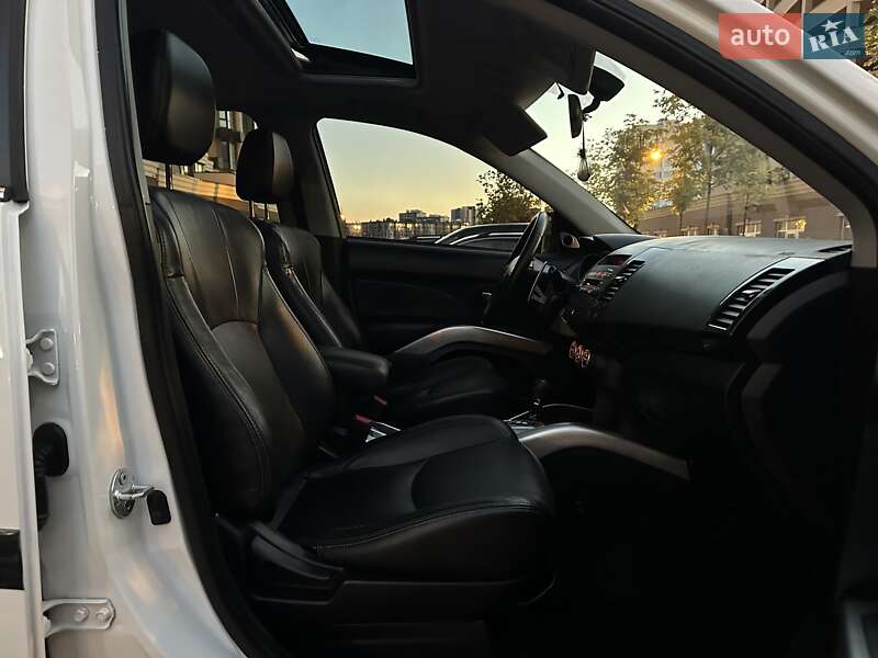 Внедорожник / Кроссовер Mitsubishi Outlander 2010 в Киеве