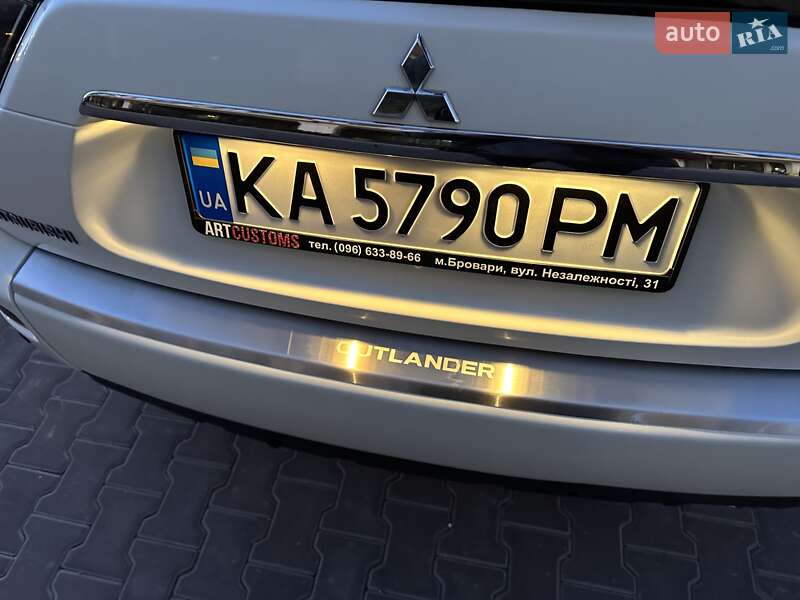 Внедорожник / Кроссовер Mitsubishi Outlander 2010 в Киеве