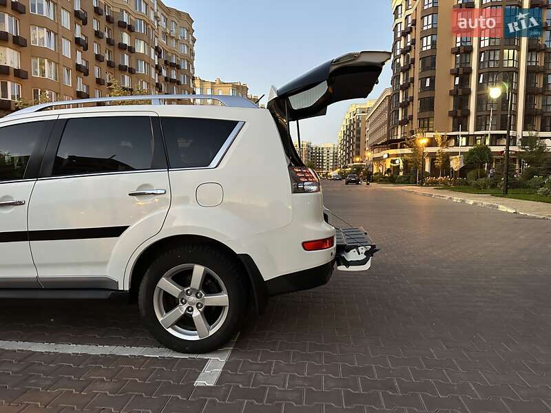 Внедорожник / Кроссовер Mitsubishi Outlander 2010 в Киеве