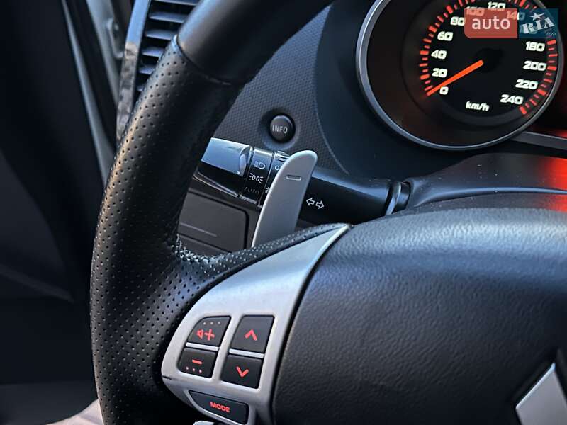 Внедорожник / Кроссовер Mitsubishi Outlander 2010 в Киеве
