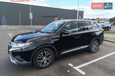 Внедорожник / Кроссовер Mitsubishi Outlander 2017 в 