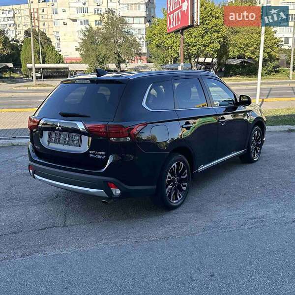 Внедорожник / Кроссовер Mitsubishi Outlander 2018 в Запорожье