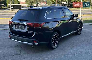 Внедорожник / Кроссовер Mitsubishi Outlander 2018 в 