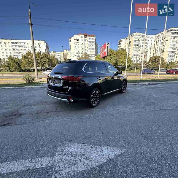 Внедорожник / Кроссовер Mitsubishi Outlander 2018 в Запорожье