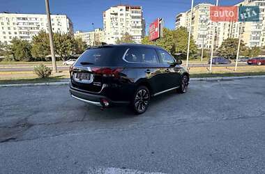 Внедорожник / Кроссовер Mitsubishi Outlander 2018 в 