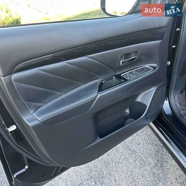 Внедорожник / Кроссовер Mitsubishi Outlander 2018 в Запорожье
