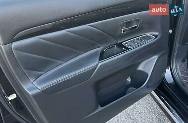 Внедорожник / Кроссовер Mitsubishi Outlander 2018 в 