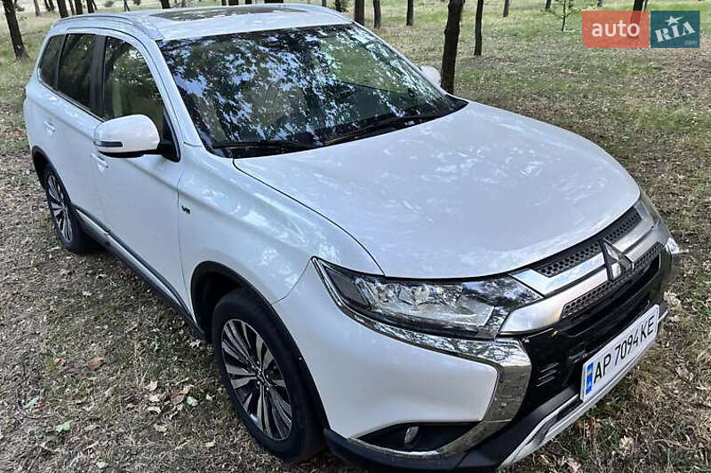 Внедорожник / Кроссовер Mitsubishi Outlander 2015 в Киеве