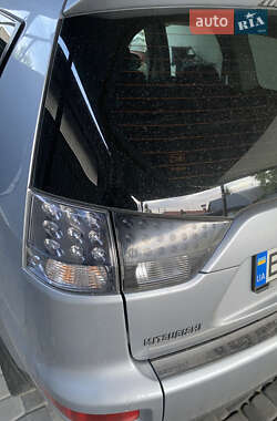 Внедорожник / Кроссовер Mitsubishi Outlander 2012 в 