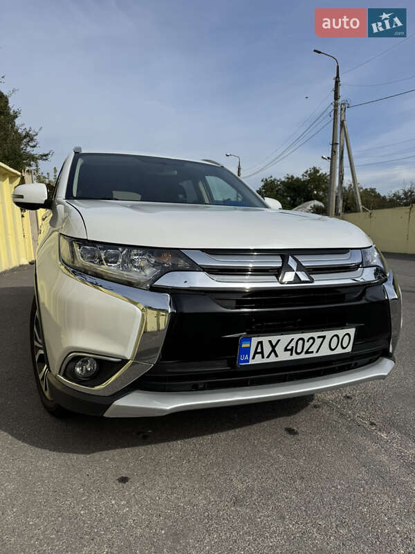Позашляховик / Кросовер Mitsubishi Outlander 2016 в Харкові