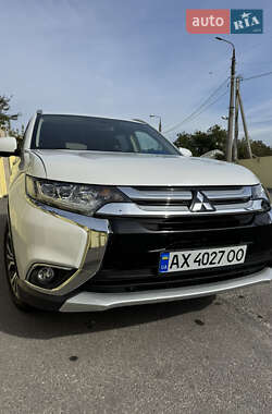 Внедорожник / Кроссовер Mitsubishi Outlander 2016 в Харькове