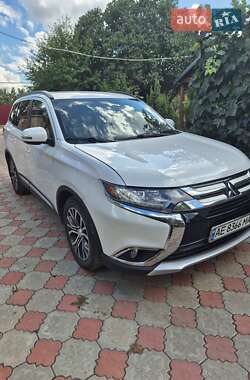Внедорожник / Кроссовер Mitsubishi Outlander 2015 в Томаковке
