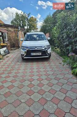Внедорожник / Кроссовер Mitsubishi Outlander 2015 в 