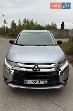 Внедорожник / Кроссовер Mitsubishi Outlander 2017 в Киеве