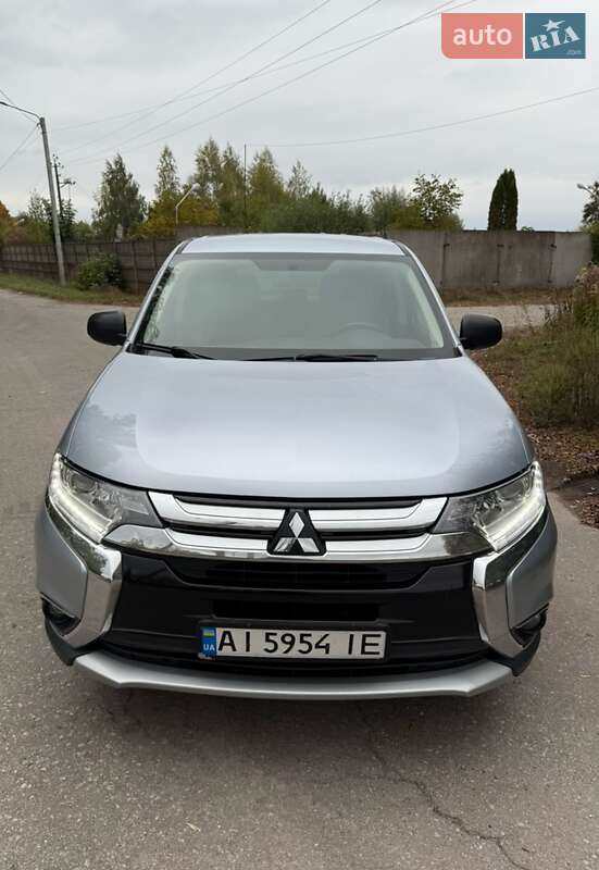 Внедорожник / Кроссовер Mitsubishi Outlander 2017 в Киеве
