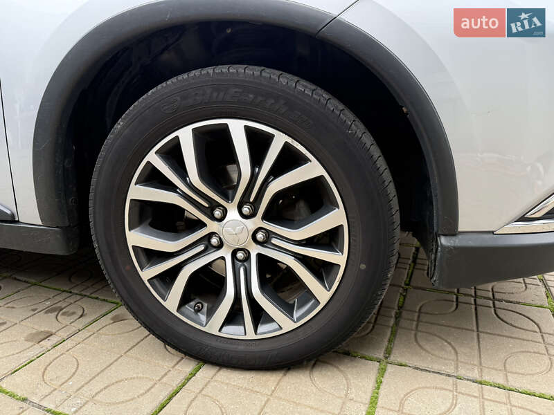 Внедорожник / Кроссовер Mitsubishi Outlander 2017 в Киеве