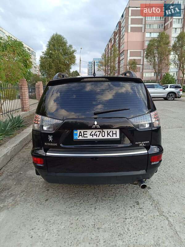 Внедорожник / Кроссовер Mitsubishi Outlander 2011 в Каменском