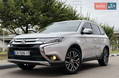 Позашляховик / Кросовер Mitsubishi Outlander 2015 в Києві