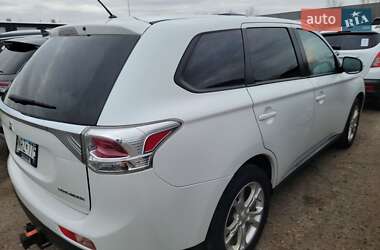 Внедорожник / Кроссовер Mitsubishi Outlander 2014 в Черновцах