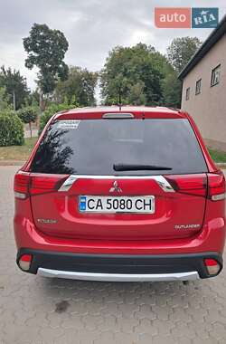 Внедорожник / Кроссовер Mitsubishi Outlander 2016 в 