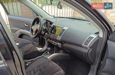 Внедорожник / Кроссовер Mitsubishi Outlander 2011 в 