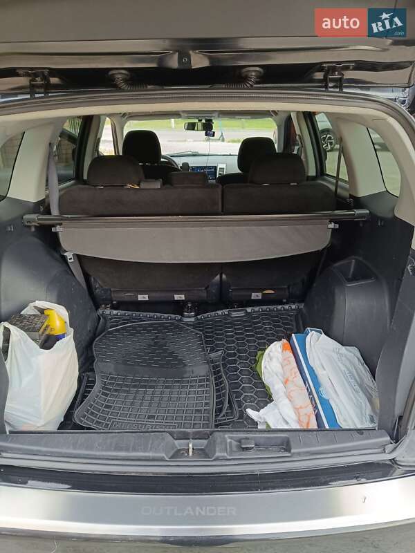 Внедорожник / Кроссовер Mitsubishi Outlander 2011 в Каменском