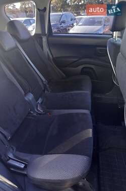 Внедорожник / Кроссовер Mitsubishi Outlander 2010 в 