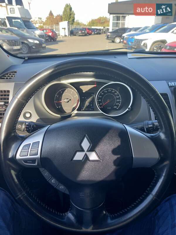 Позашляховик / Кросовер Mitsubishi Outlander 2010 в Полтаві