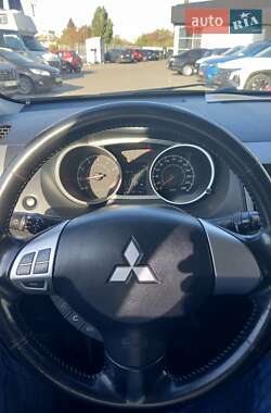 Внедорожник / Кроссовер Mitsubishi Outlander 2010 в 