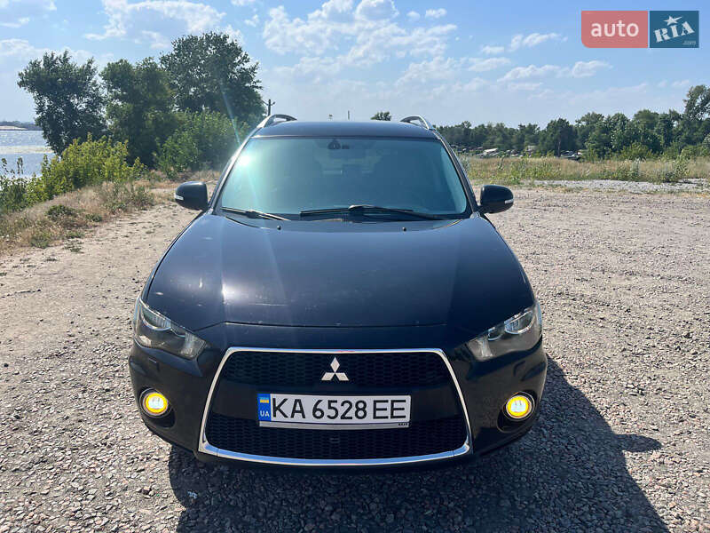 Внедорожник / Кроссовер Mitsubishi Outlander 2010 в Киеве