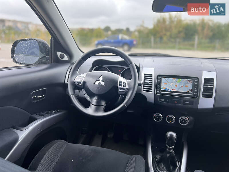 Внедорожник / Кроссовер Mitsubishi Outlander 2008 в Дубно