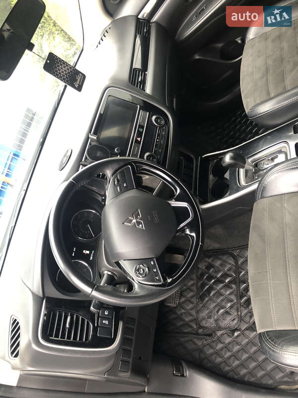 Позашляховик / Кросовер Mitsubishi Outlander 2019 в Львові