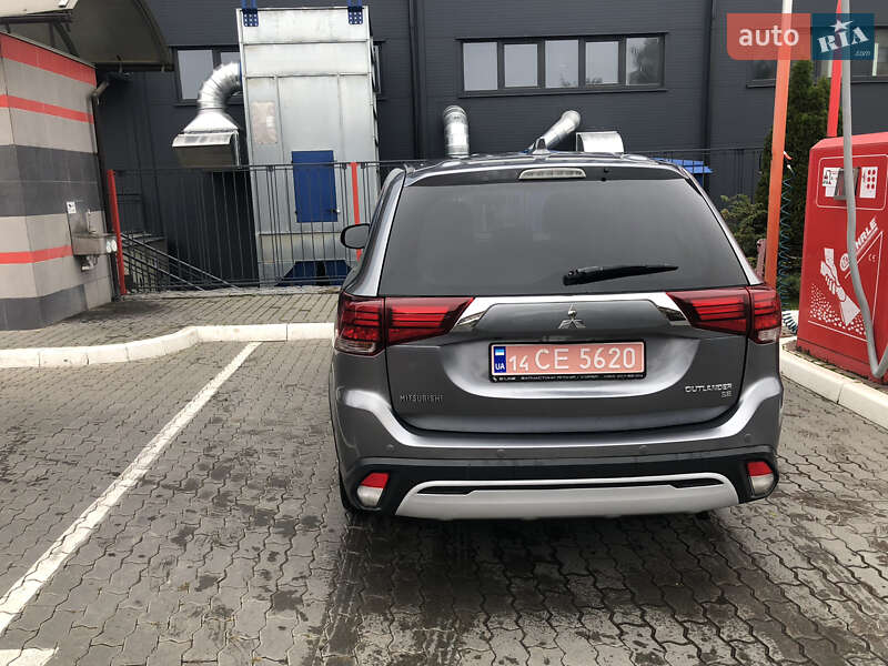 Позашляховик / Кросовер Mitsubishi Outlander 2019 в Львові