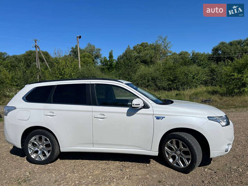 Внедорожник / Кроссовер Mitsubishi Outlander 2014 в Ивано-Франковске фото 2 Внедорожник / Кроссовер Mitsubishi Outlander 2014 в Ивано-Франковске