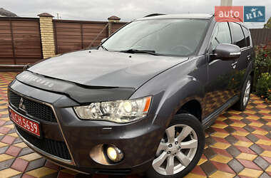 Внедорожник / Кроссовер Mitsubishi Outlander 2012 в 