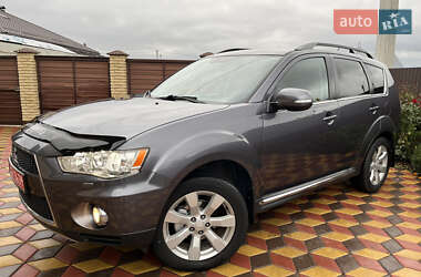 Внедорожник / Кроссовер Mitsubishi Outlander 2012 в 