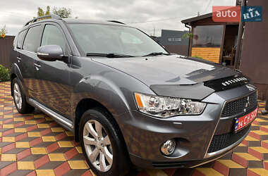 Внедорожник / Кроссовер Mitsubishi Outlander 2012 в 