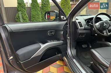 Внедорожник / Кроссовер Mitsubishi Outlander 2012 в 