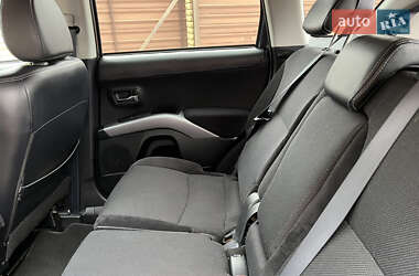 Внедорожник / Кроссовер Mitsubishi Outlander 2012 в 
