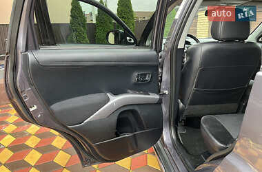 Внедорожник / Кроссовер Mitsubishi Outlander 2012 в 
