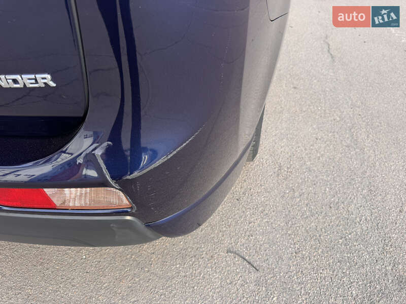 Позашляховик / Кросовер Mitsubishi Outlander 2014 в Києві