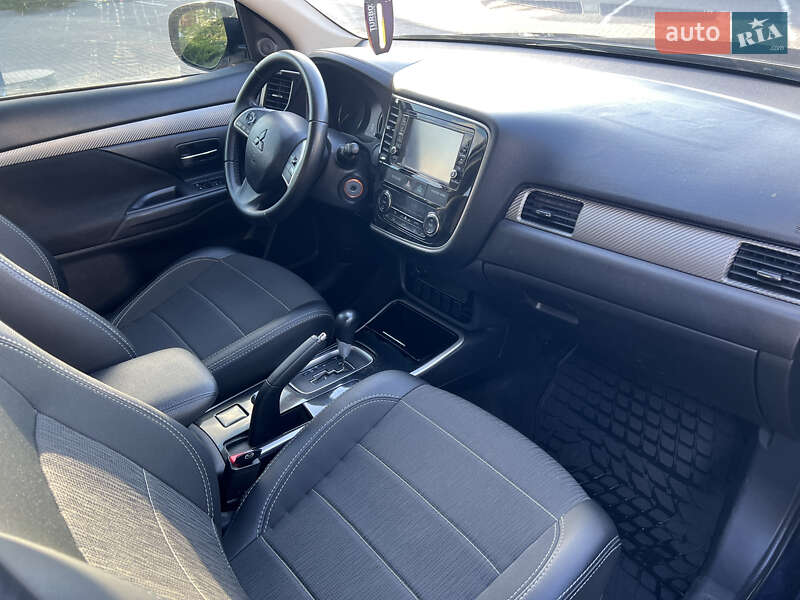 Позашляховик / Кросовер Mitsubishi Outlander 2018 в Дніпрі
