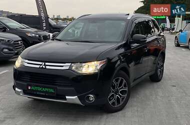 Внедорожник / Кроссовер Mitsubishi Outlander 2015 в Киеве