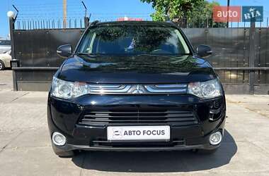 Внедорожник / Кроссовер Mitsubishi Outlander 2013 в 