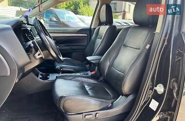 Внедорожник / Кроссовер Mitsubishi Outlander 2013 в 