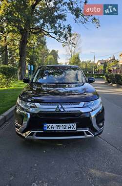 Внедорожник / Кроссовер Mitsubishi Outlander 2018 в 