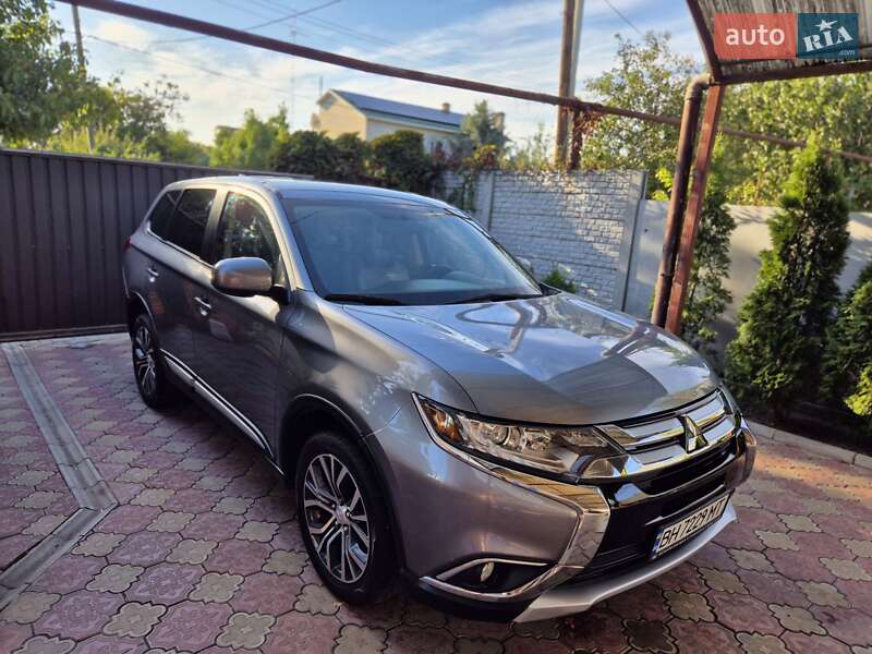 Внедорожник / Кроссовер Mitsubishi Outlander 2017 в Запорожье