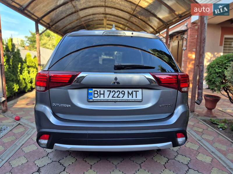 Внедорожник / Кроссовер Mitsubishi Outlander 2017 в Запорожье